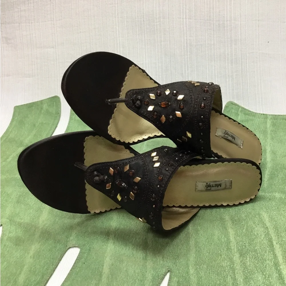 Metro7 Good Looking Thong Wedges. - Picture 2 of 8